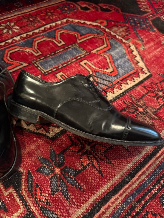 Johnston & Murphy Melton size 9 black cap toe oxfords